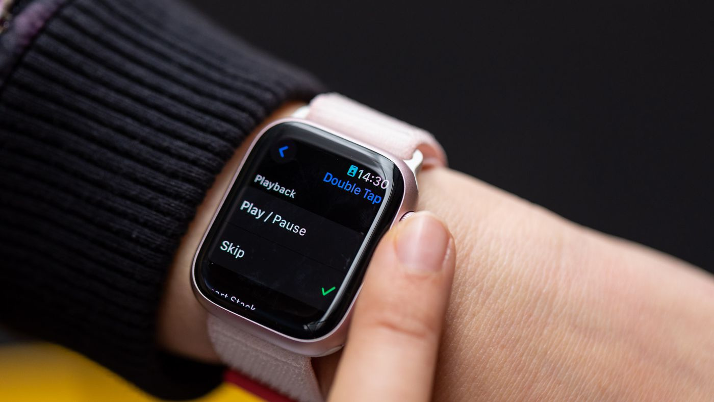 After a pause in the ban, Apple resumes selling Apple Watches